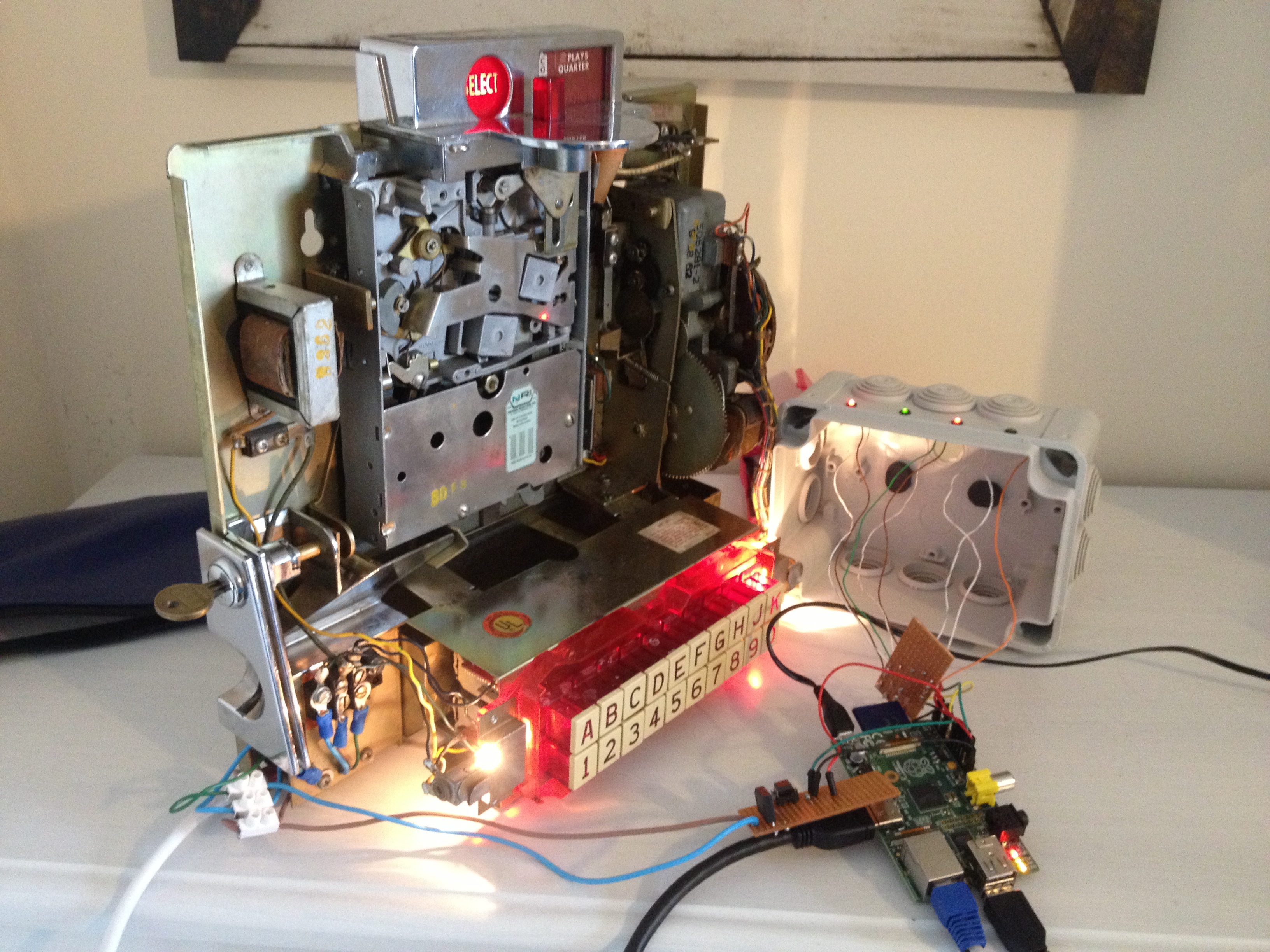 Raspberry Pi Project – A 1960s wallbox with